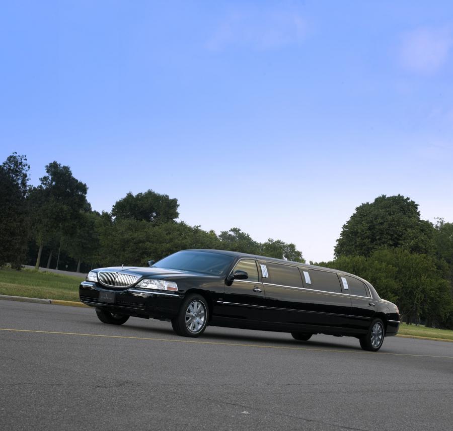  Lincoln Town Car 2003 года  (фото 27 из 68)